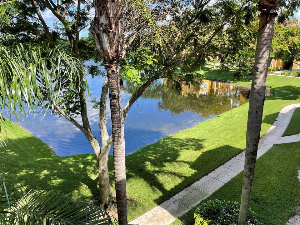 出租: $2,300 (2 贝兹, 1 浴室, 850 平方英尺)