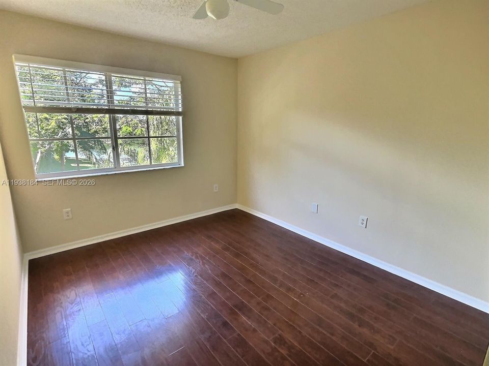 出租: $2,300 (2 贝兹, 1 浴室, 850 平方英尺)