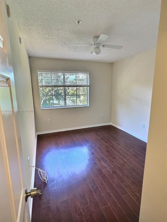 出租: $2,300 (2 贝兹, 1 浴室, 850 平方英尺)