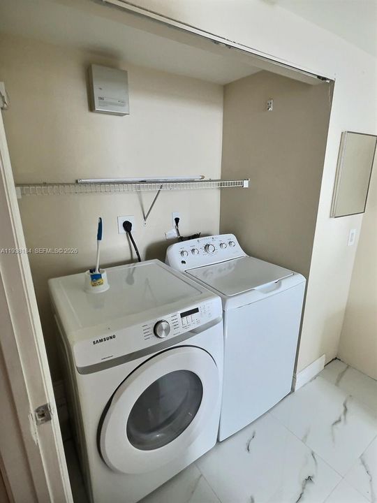 出租: $2,300 (2 贝兹, 1 浴室, 850 平方英尺)