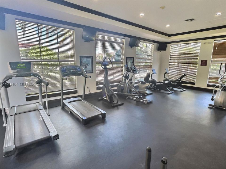 出租: $2,300 (2 贝兹, 1 浴室, 850 平方英尺)