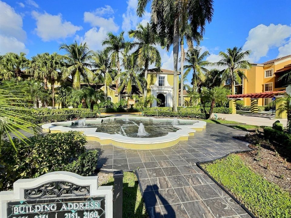 出租: $2,300 (2 贝兹, 1 浴室, 850 平方英尺)