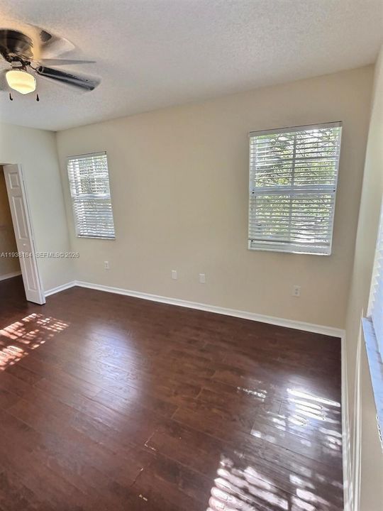 出租: $2,300 (2 贝兹, 1 浴室, 850 平方英尺)