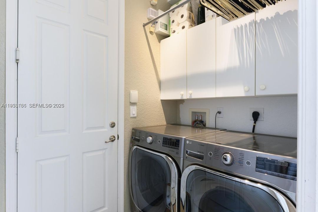 En Renta: $2,900 (3 camas, 2 baños, 2164 Pies cuadrados)