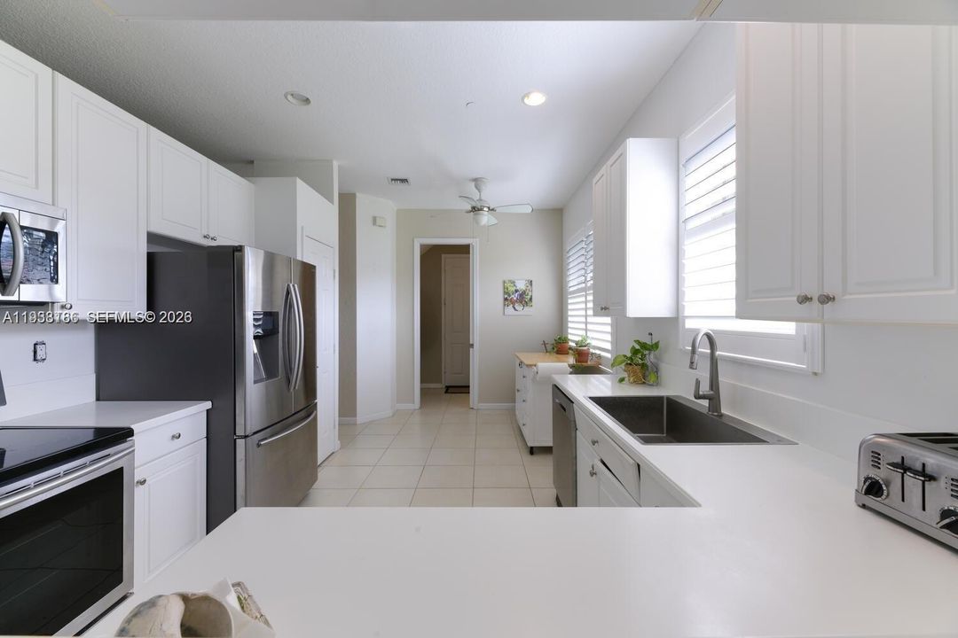 En Renta: $2,900 (3 camas, 2 baños, 2164 Pies cuadrados)