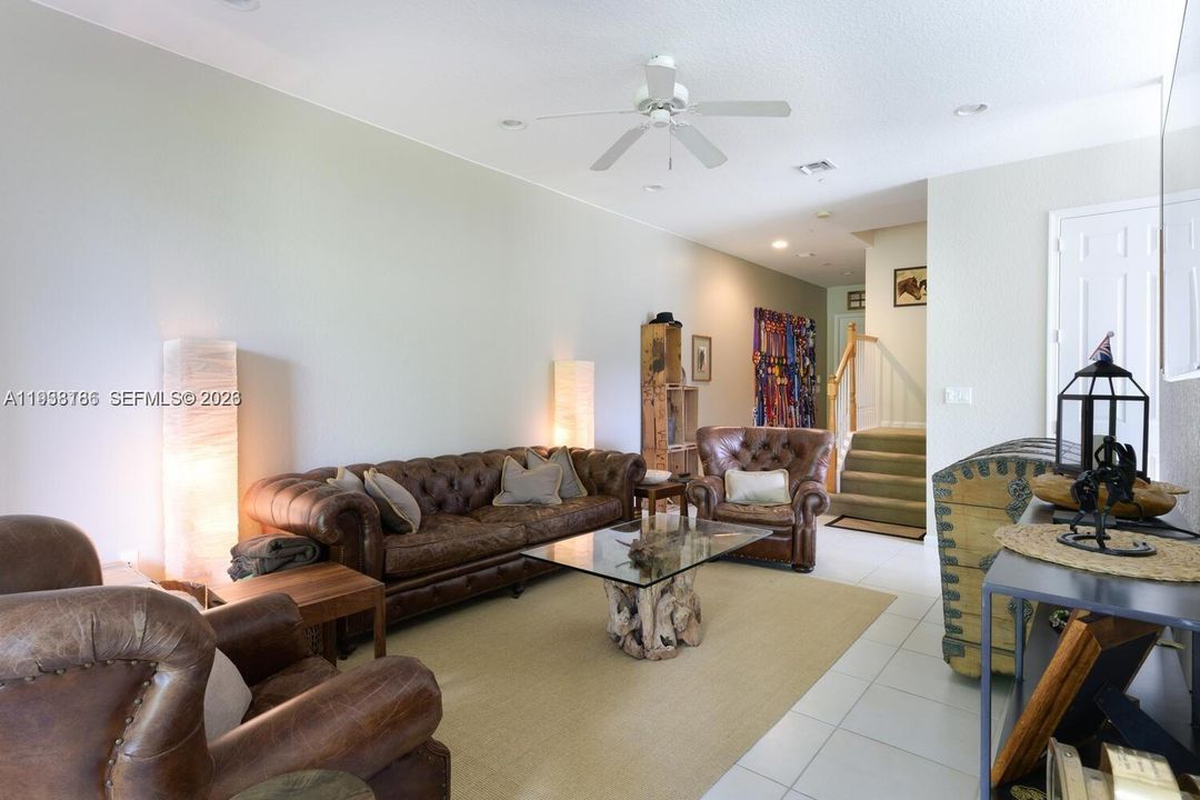 En Renta: $2,900 (3 camas, 2 baños, 2164 Pies cuadrados)