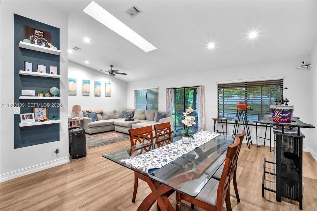 待售: $379,000 (2 贝兹, 2 浴室, 1194 平方英尺)