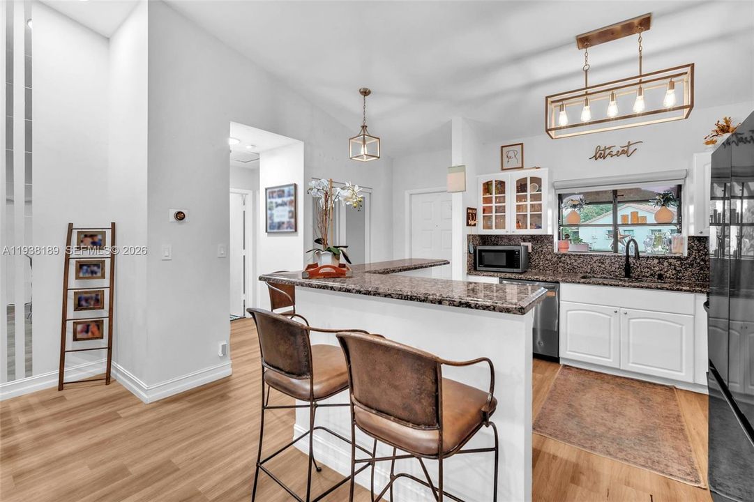 待售: $379,000 (2 贝兹, 2 浴室, 1194 平方英尺)