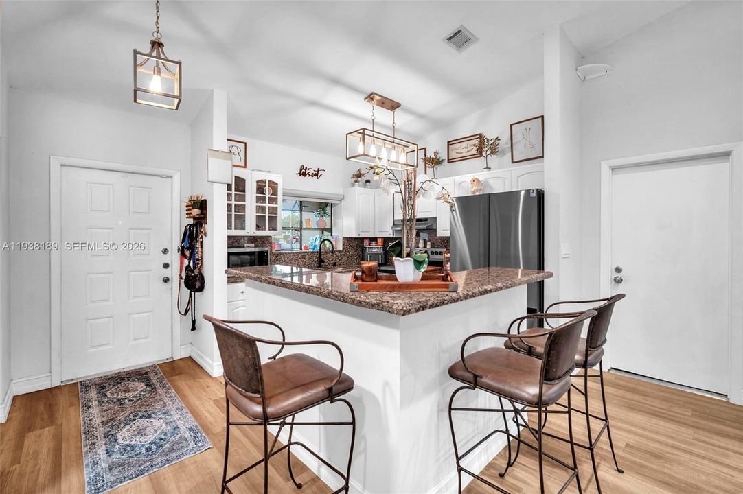 待售: $379,000 (2 贝兹, 2 浴室, 1194 平方英尺)