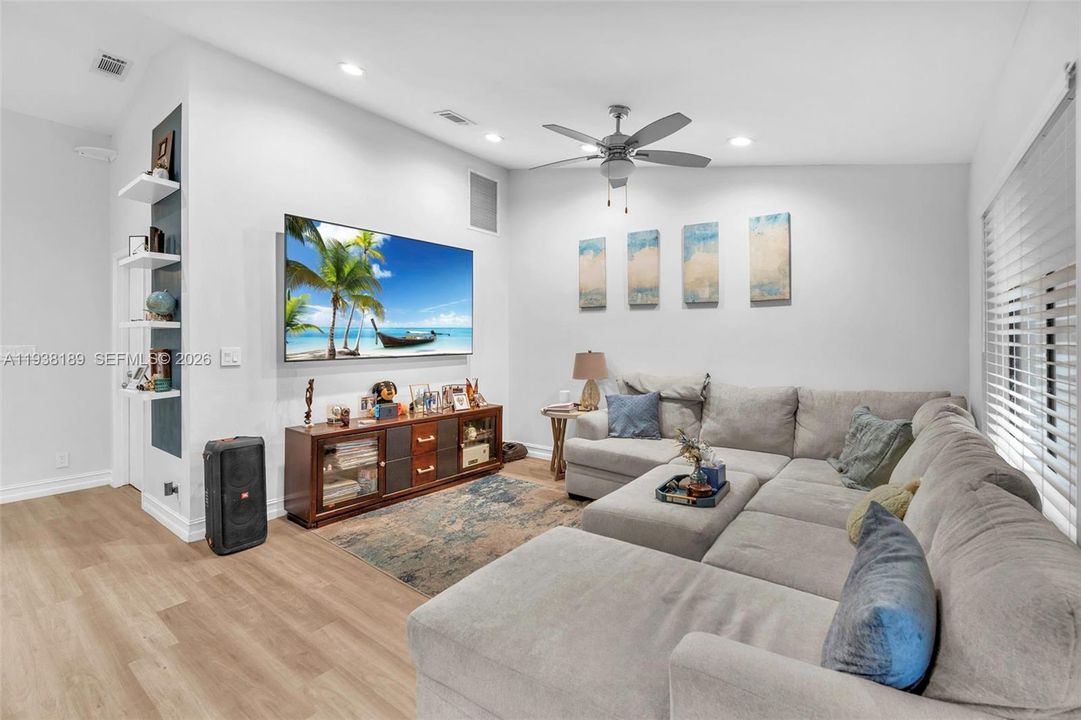 待售: $379,000 (2 贝兹, 2 浴室, 1194 平方英尺)