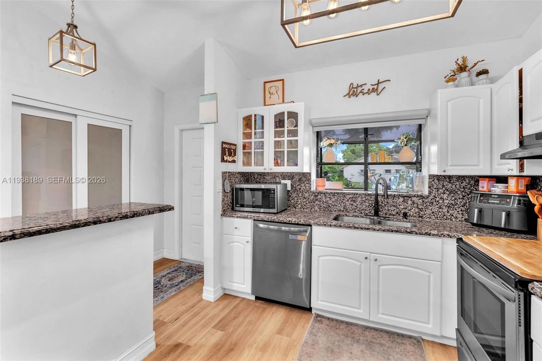 待售: $379,000 (2 贝兹, 2 浴室, 1194 平方英尺)