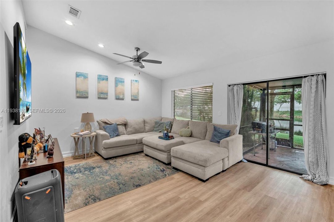 待售: $379,000 (2 贝兹, 2 浴室, 1194 平方英尺)