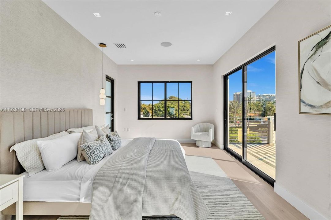 For Sale: $4,750,000 (6 beds, 4 baths, 0 Square Feet)