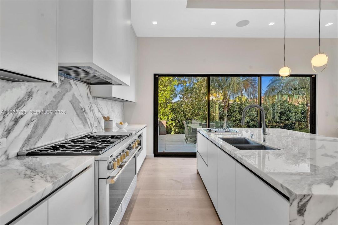 For Sale: $4,750,000 (6 beds, 4 baths, 0 Square Feet)