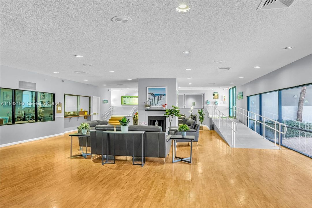 En Venta: $165,000 (2 camas, 2 baños, 950 Pies cuadrados)