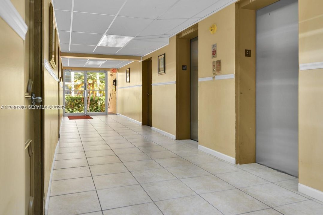 На продажу: $205,000 (2 спален, 1 ванн, 924 Квадратных фут)