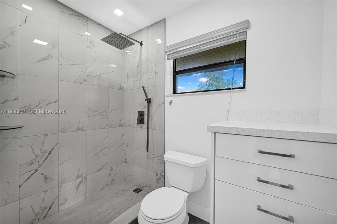 На продажу: $280,000 (2 спален, 2 ванн, 926 Квадратных фут)