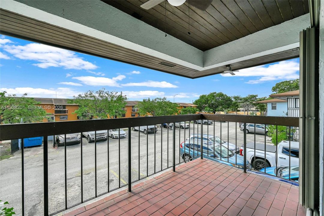 На продажу: $280,000 (2 спален, 2 ванн, 926 Квадратных фут)