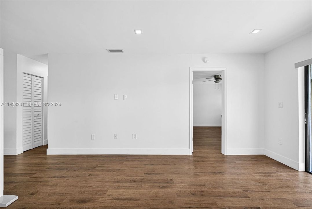 На продажу: $280,000 (2 спален, 2 ванн, 926 Квадратных фут)