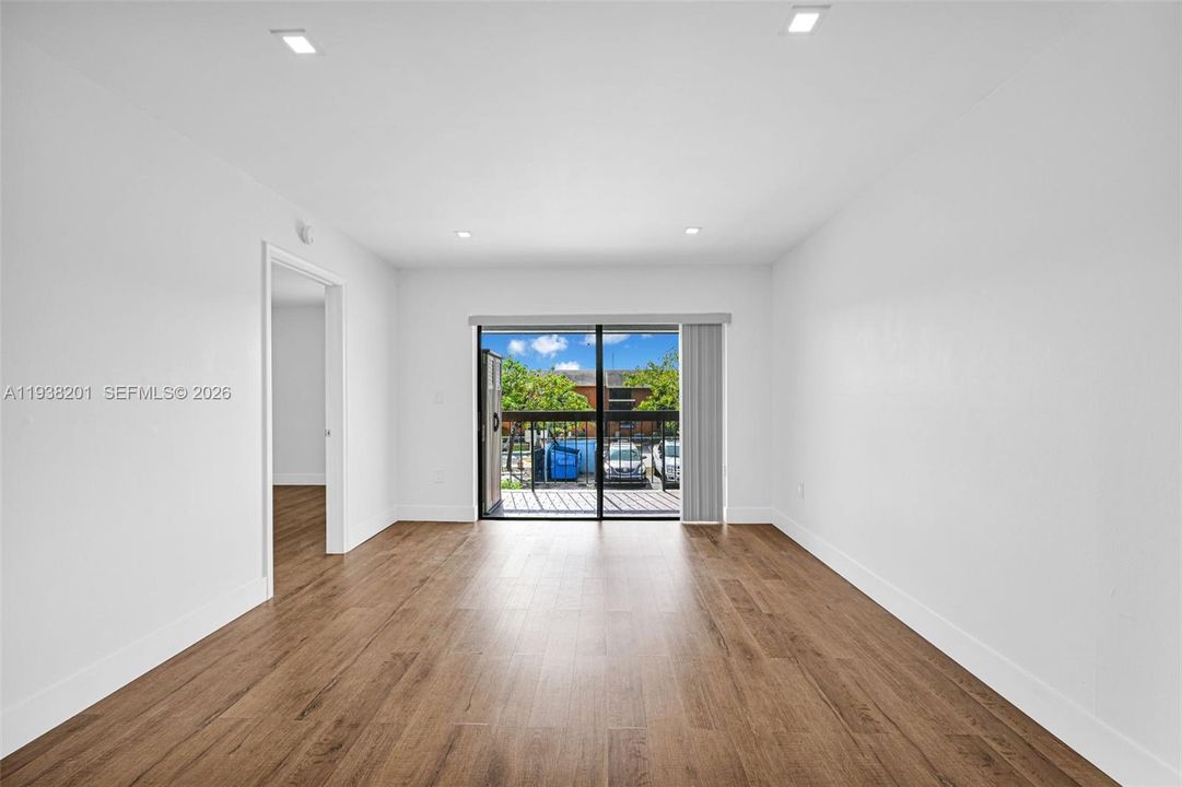 На продажу: $280,000 (2 спален, 2 ванн, 926 Квадратных фут)