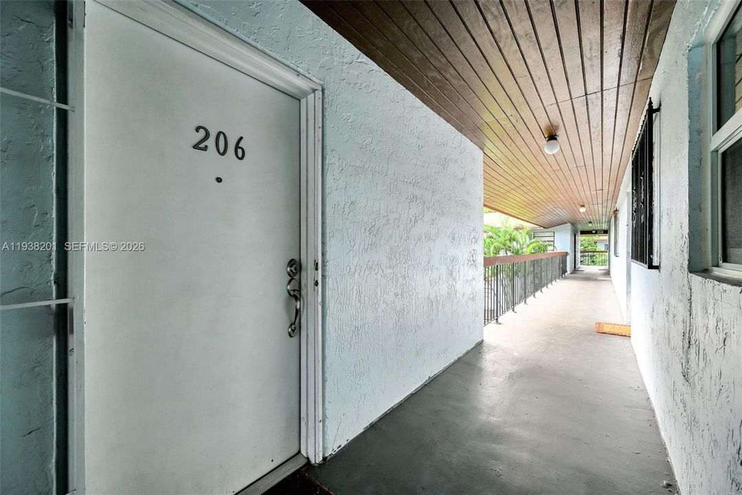 На продажу: $280,000 (2 спален, 2 ванн, 926 Квадратных фут)