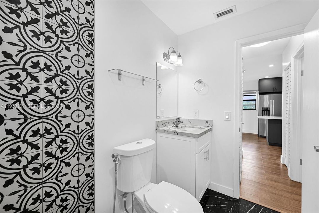 На продажу: $280,000 (2 спален, 2 ванн, 926 Квадратных фут)