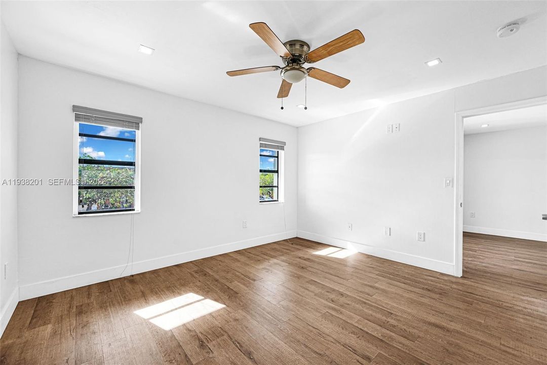 На продажу: $280,000 (2 спален, 2 ванн, 926 Квадратных фут)