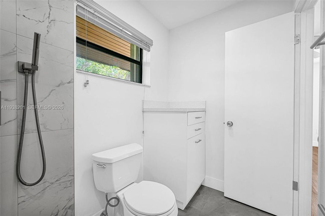 На продажу: $280,000 (2 спален, 2 ванн, 926 Квадратных фут)