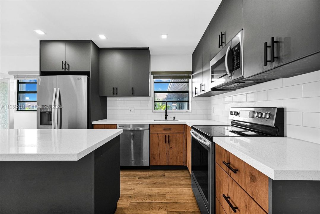 На продажу: $280,000 (2 спален, 2 ванн, 926 Квадратных фут)