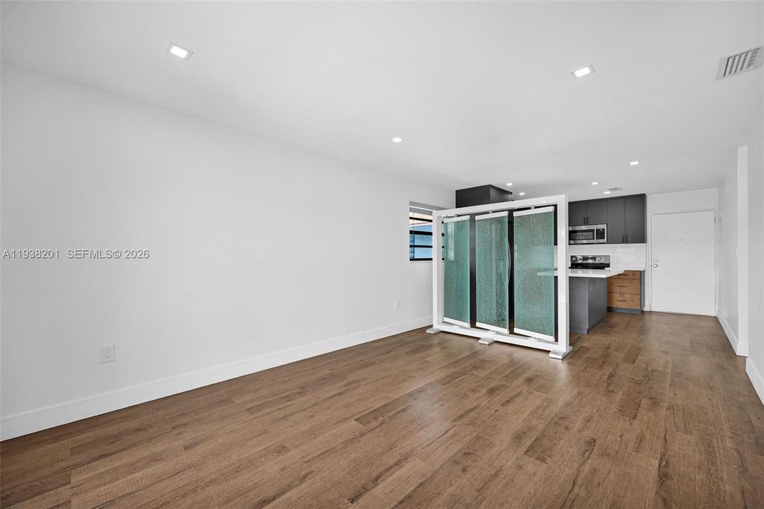 На продажу: $280,000 (2 спален, 2 ванн, 926 Квадратных фут)