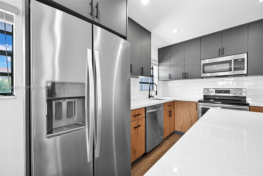 На продажу: $280,000 (2 спален, 2 ванн, 926 Квадратных фут)