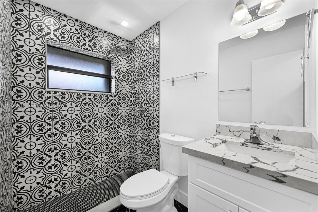 На продажу: $280,000 (2 спален, 2 ванн, 926 Квадратных фут)