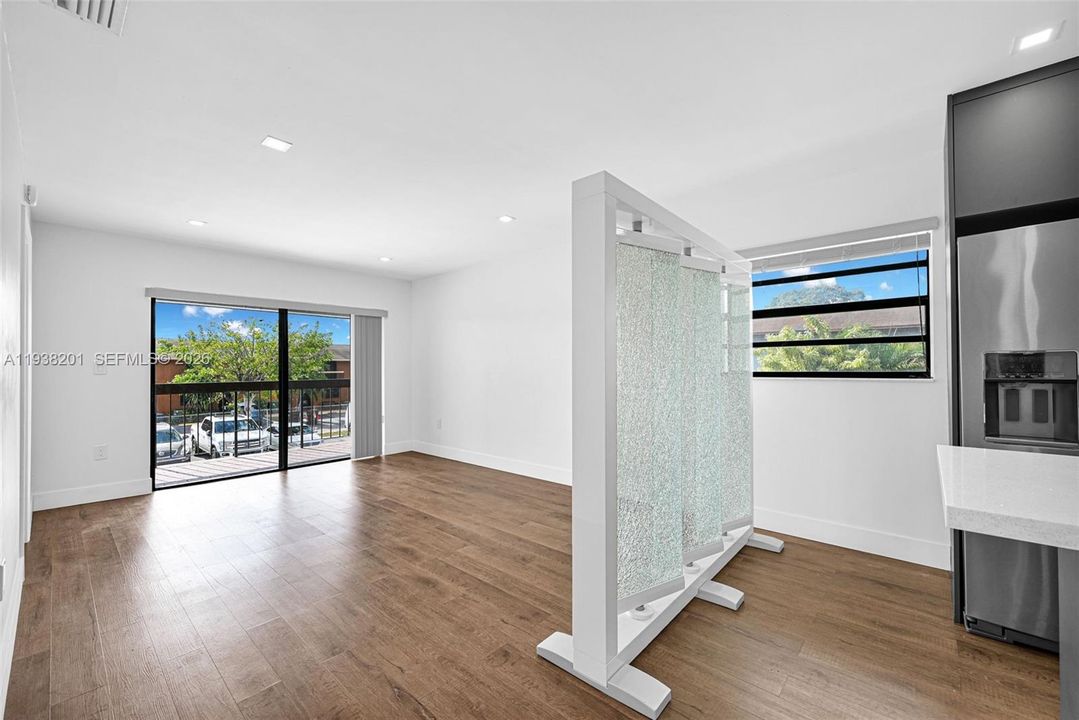 На продажу: $280,000 (2 спален, 2 ванн, 926 Квадратных фут)