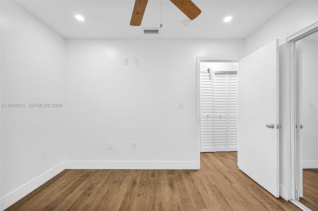 На продажу: $280,000 (2 спален, 2 ванн, 926 Квадратных фут)