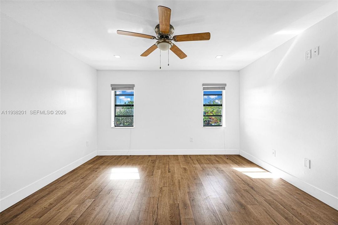 На продажу: $280,000 (2 спален, 2 ванн, 926 Квадратных фут)