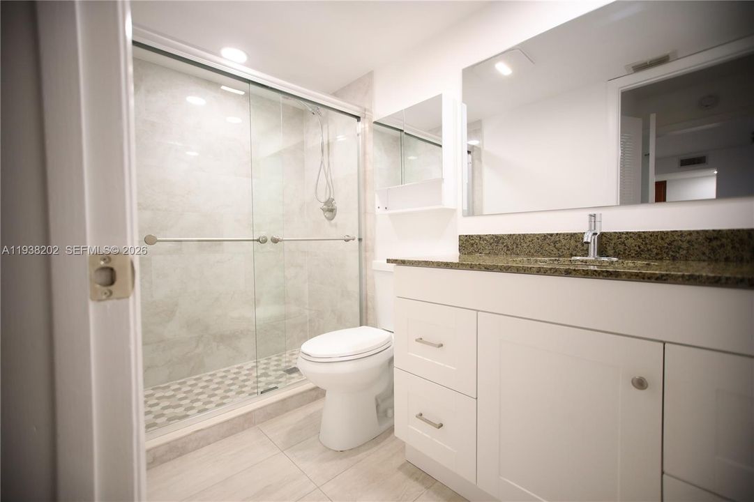 合同活跃: $2,100 (2 贝兹, 2 浴室, 986 平方英尺)