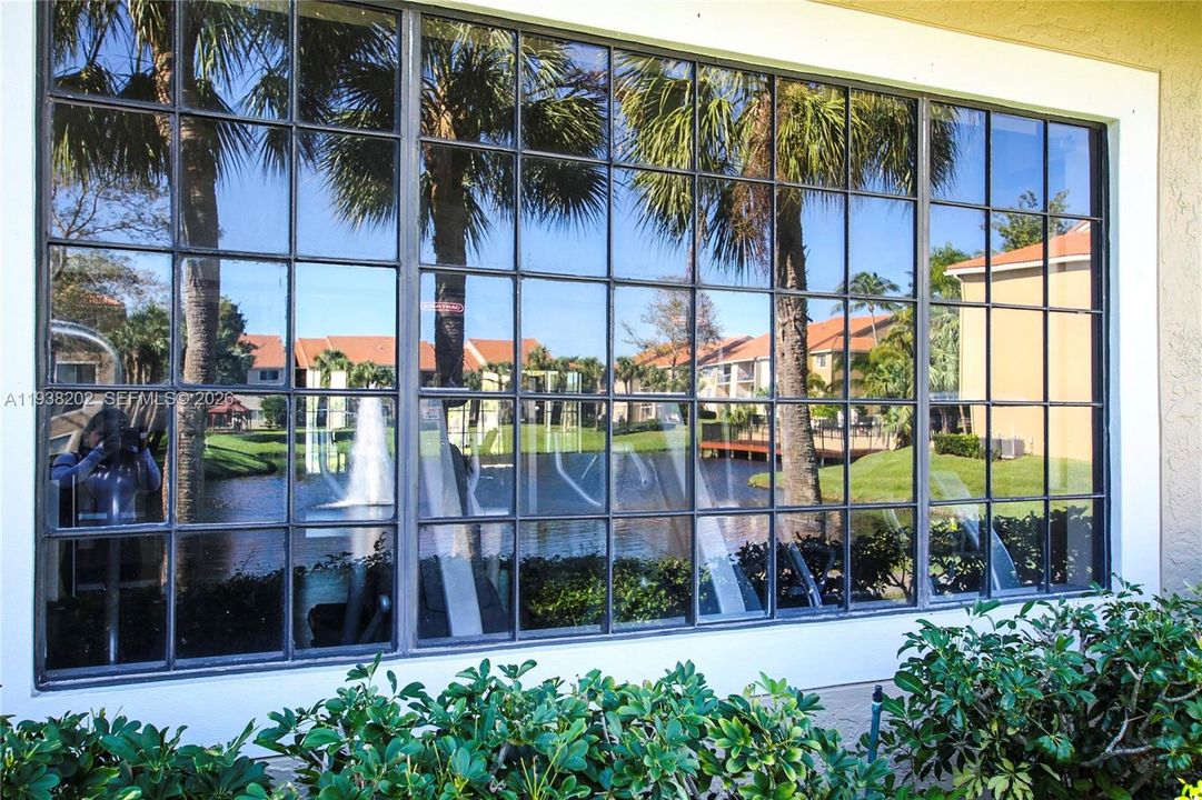 合同活跃: $2,100 (2 贝兹, 2 浴室, 986 平方英尺)