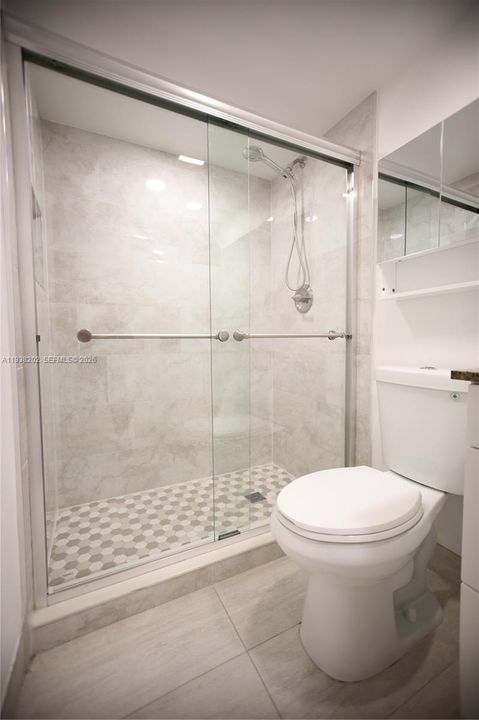 合同活跃: $2,100 (2 贝兹, 2 浴室, 986 平方英尺)