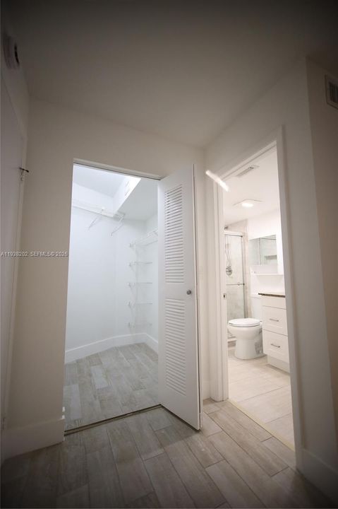 合同活跃: $2,100 (2 贝兹, 2 浴室, 986 平方英尺)