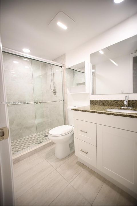 合同活跃: $2,100 (2 贝兹, 2 浴室, 986 平方英尺)