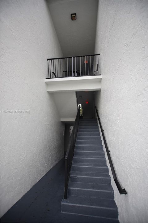 合同活跃: $2,100 (2 贝兹, 2 浴室, 986 平方英尺)