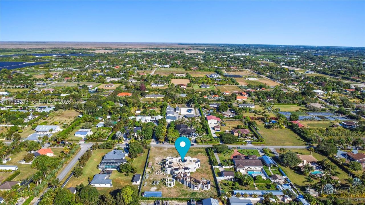 На продажу: $850,000 (1.25 acres)