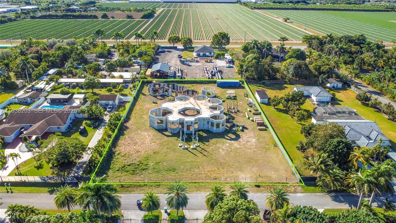 На продажу: $850,000 (1.25 acres)