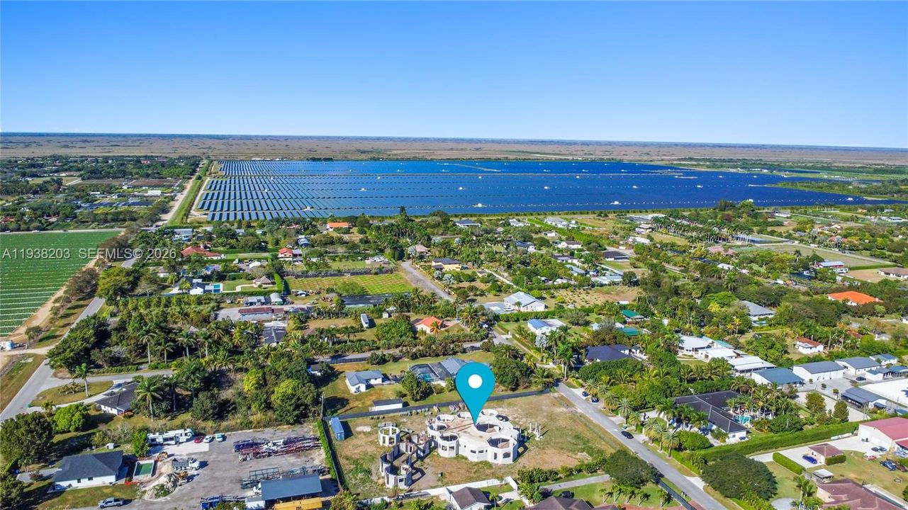 На продажу: $850,000 (1.25 acres)