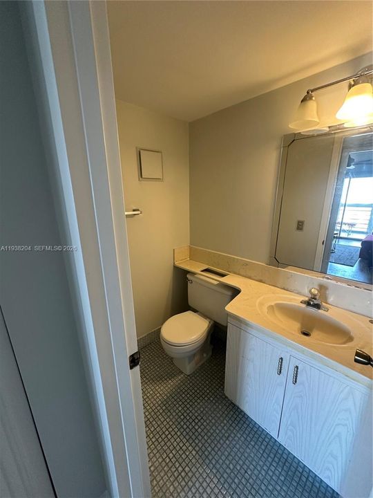 出租: $2,100 (2 贝兹, 1 浴室, 861 平方英尺)