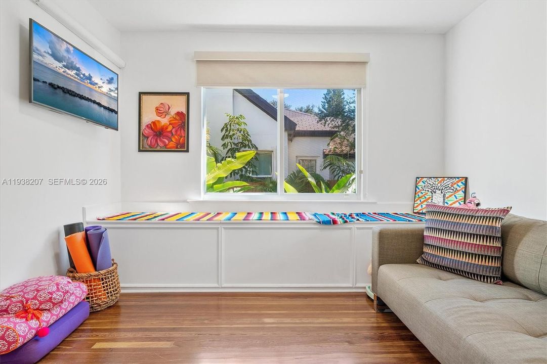 For Sale: $890,000 (2 beds, 2 baths, 1316 Square Feet)