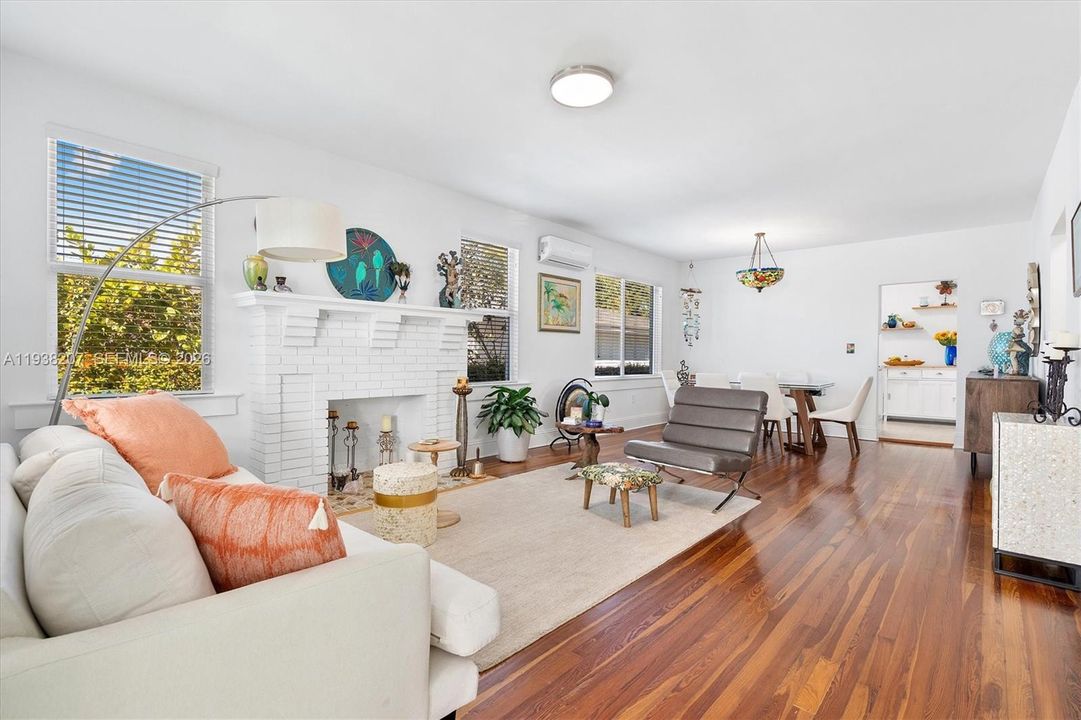 For Sale: $890,000 (2 beds, 2 baths, 1316 Square Feet)