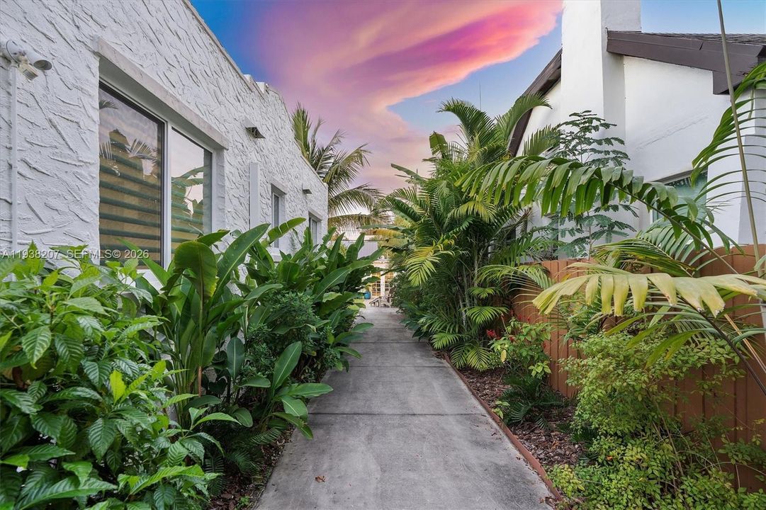 For Sale: $890,000 (2 beds, 2 baths, 1316 Square Feet)