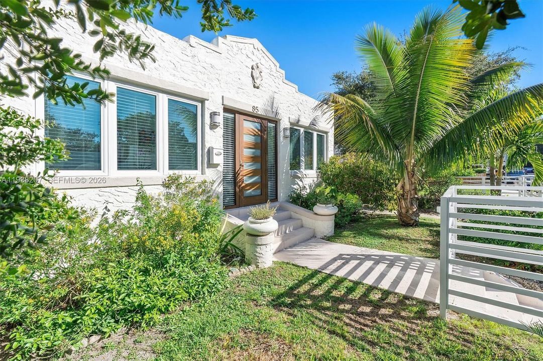 For Sale: $890,000 (2 beds, 2 baths, 1316 Square Feet)