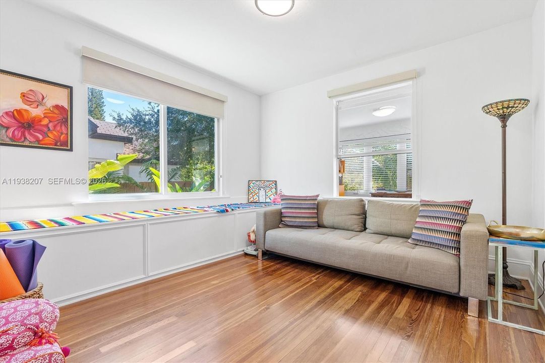 For Sale: $890,000 (2 beds, 2 baths, 1316 Square Feet)